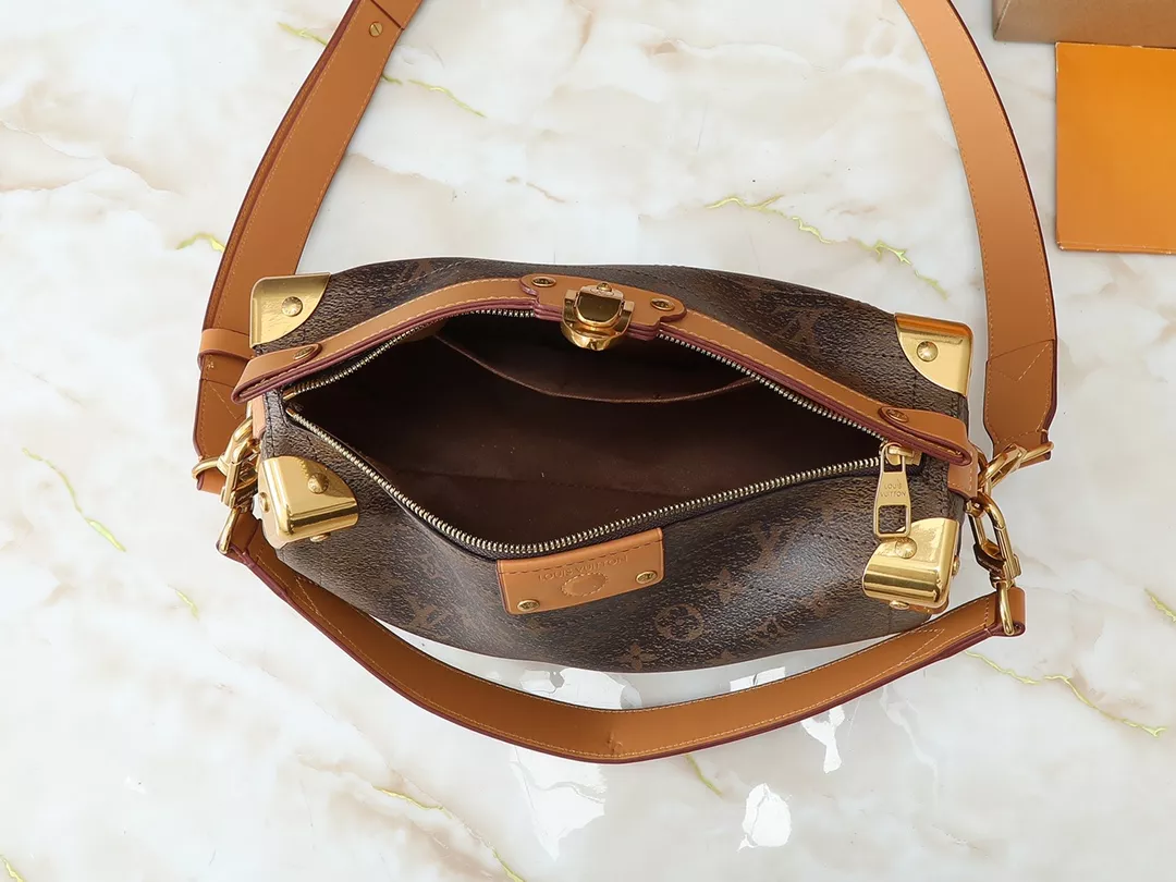 Louis Vuitton AAA Quality Messenger Bags For Unisex UrbanStyle 1088