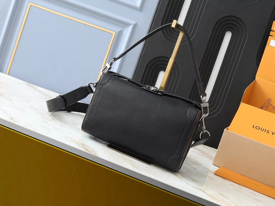Louis Vuitton AAA Quality Messenger Bags For Unisex UrbanStyle 1980