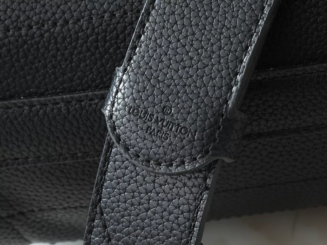 Louis Vuitton AAA Quality Messenger Bags For Unisex UrbanStyle 1980