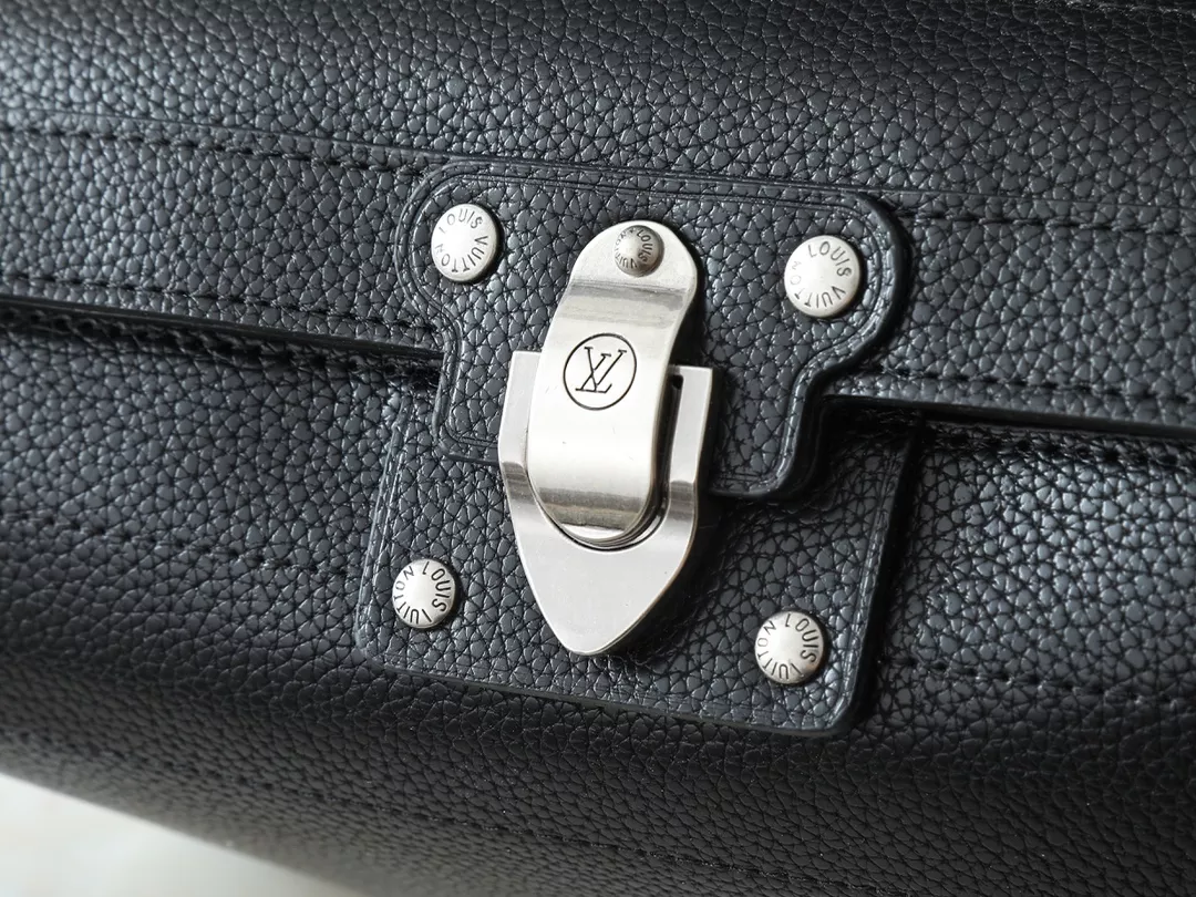Louis Vuitton AAA Quality Messenger Bags For Unisex UrbanStyle 1980