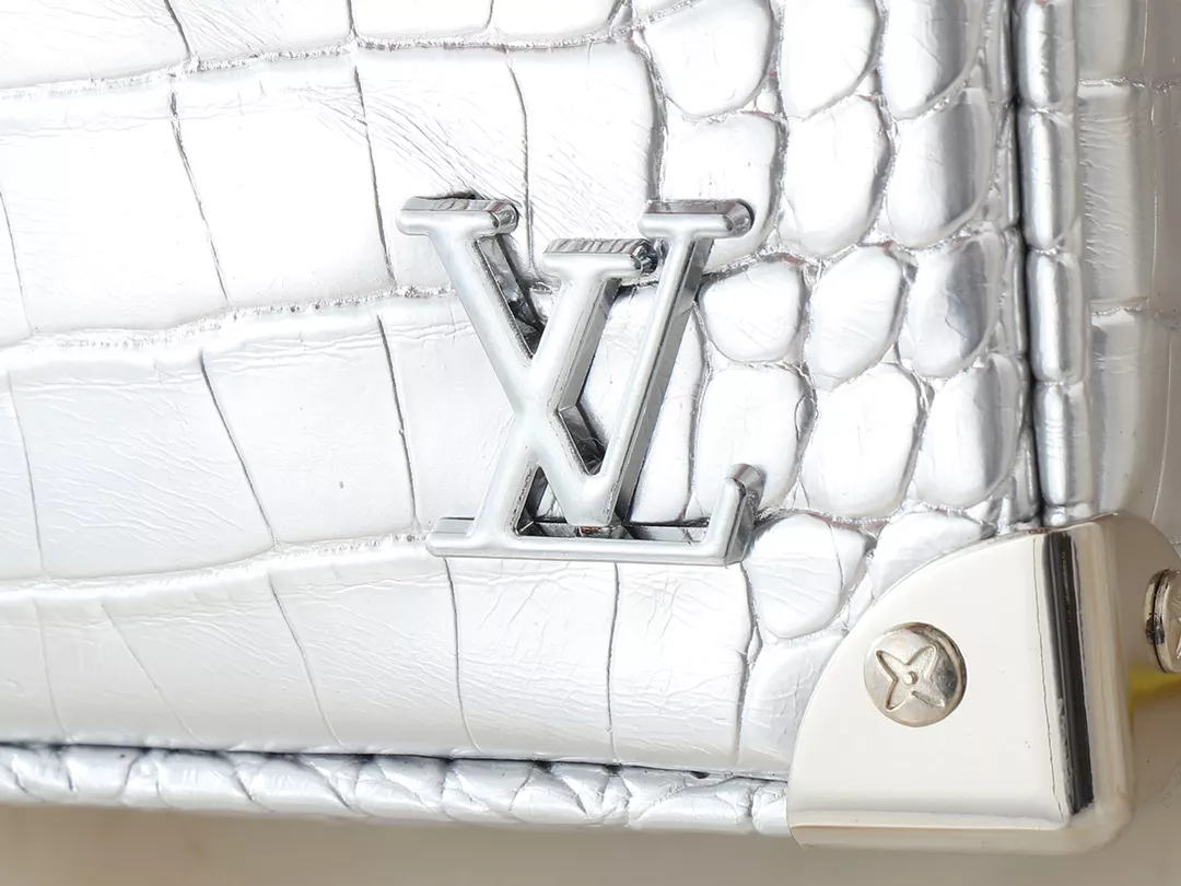 Louis Vuitton AAA Quality Messenger Bags For Unisex UrbanStyle 5256