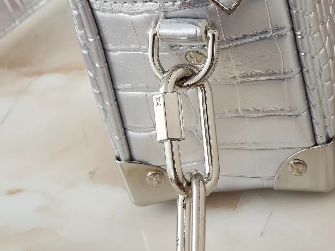 Louis Vuitton AAA Quality Messenger Bags For Unisex UrbanStyle 5256