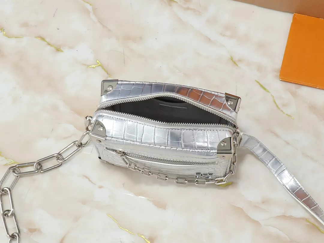 Louis Vuitton AAA Quality Messenger Bags For Unisex UrbanStyle 5256