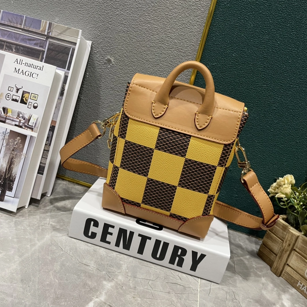 Louis Vuitton AAA Quality Messenger Bags For Unisex UrbanStyle 7209