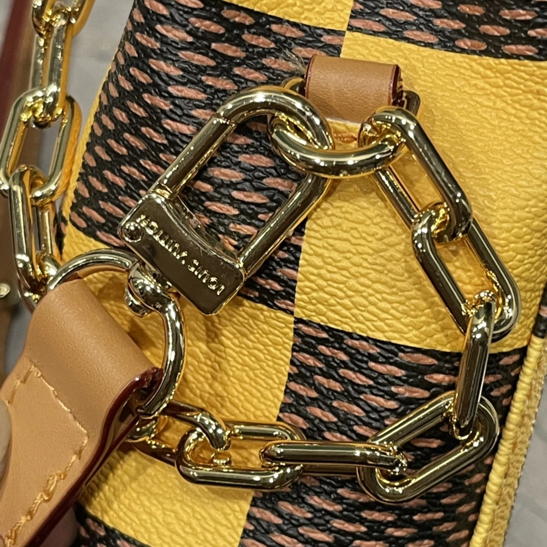 Louis Vuitton AAA Quality Messenger Bags For Unisex UrbanStyle 7209