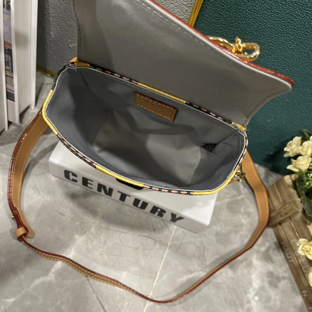 Louis Vuitton AAA Quality Messenger Bags For Unisex UrbanStyle 7209