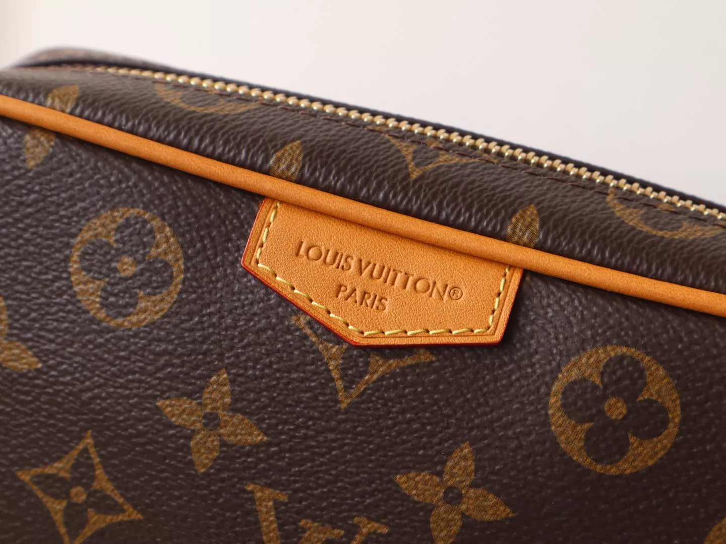 Louis Vuitton AAA Quality Messenger Bags For Unisex Versatile 7450