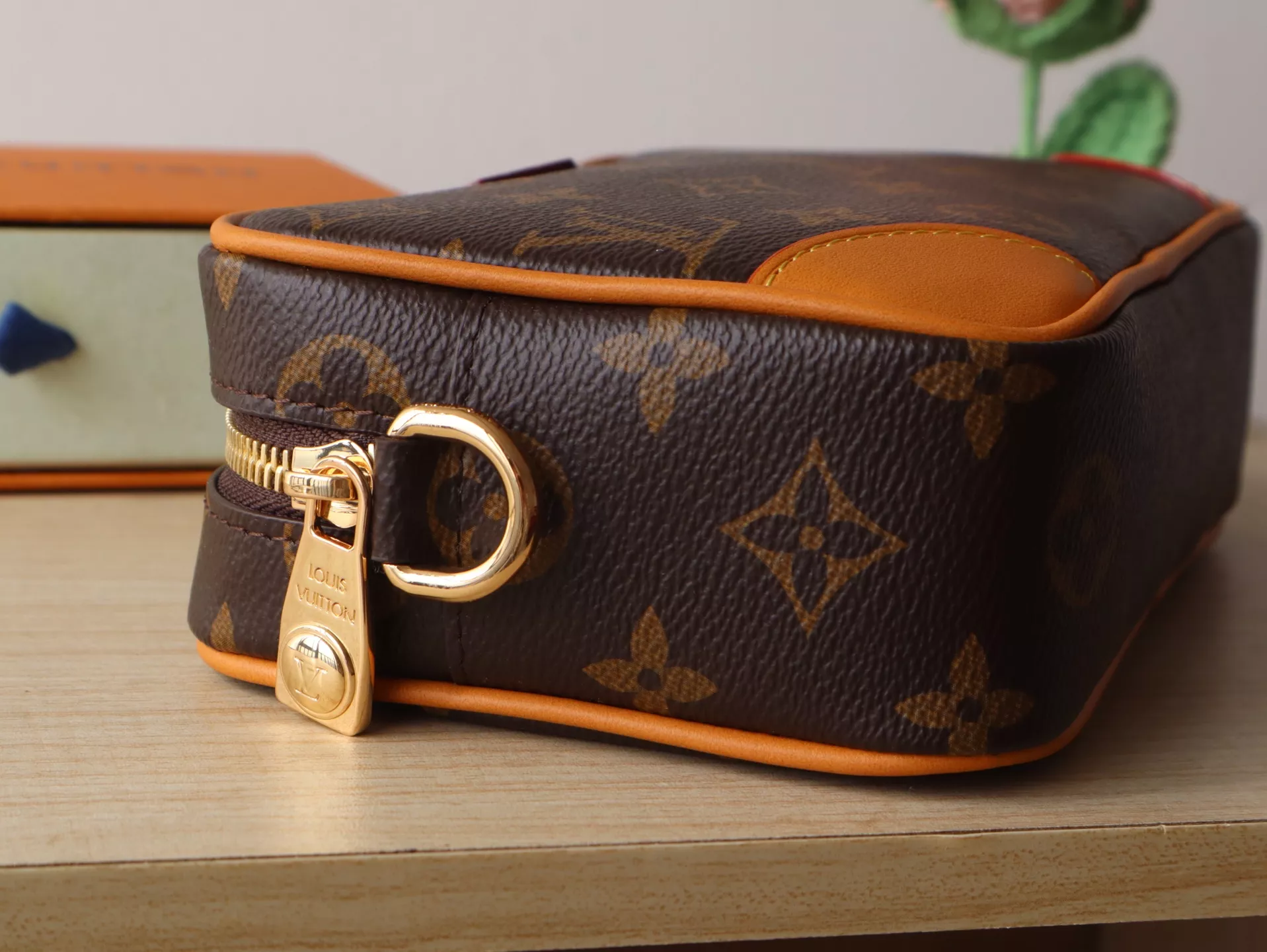 Louis Vuitton AAA Quality Messenger Bags For Unisex Versatile 7450