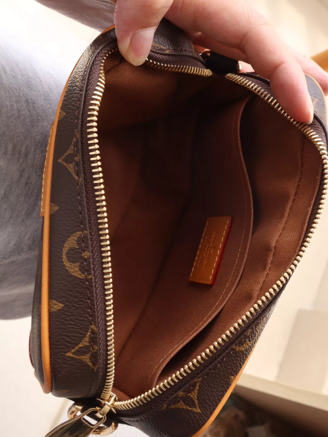 Louis Vuitton AAA Quality Messenger Bags For Unisex Versatile 7450