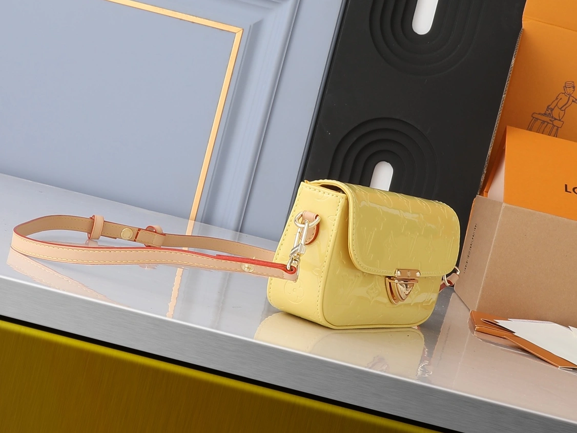 Louis Vuitton AAA Quality Messenger Bags For Women Affordable 4890