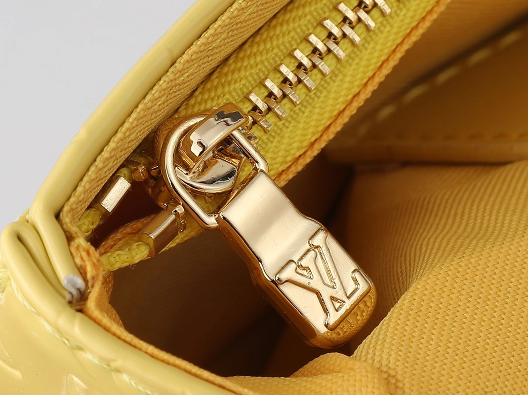 Louis Vuitton AAA Quality Messenger Bags For Women Affordable 4890