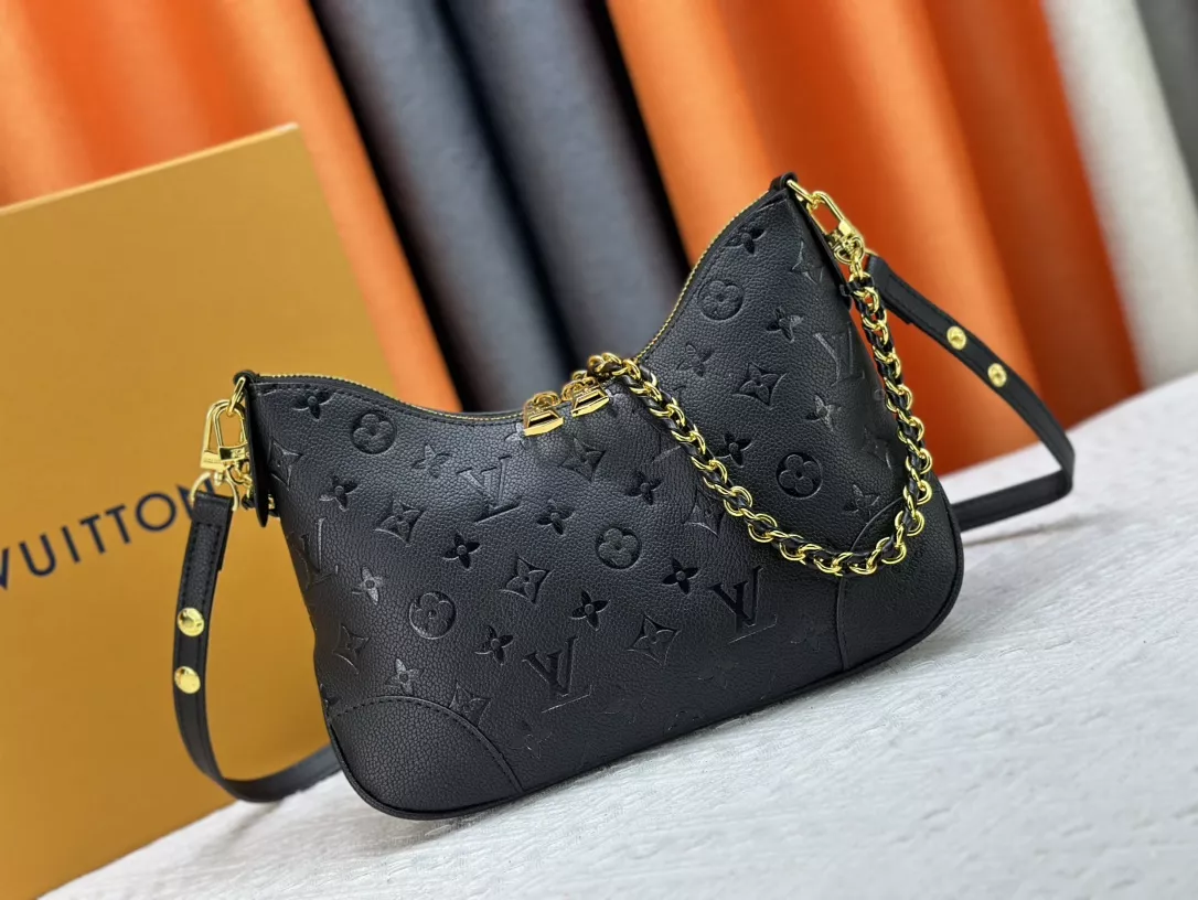 Louis Vuitton AAA Quality Messenger Bags For Women Affordable 5682