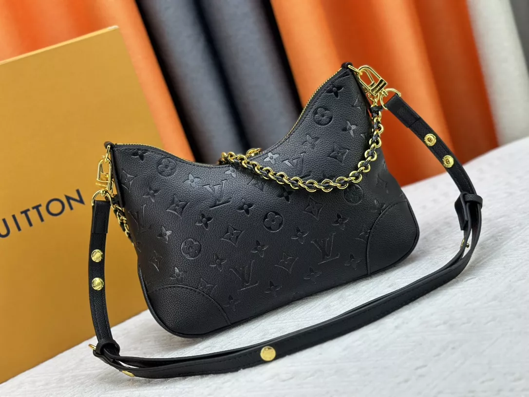 Louis Vuitton AAA Quality Messenger Bags For Women Affordable 5682