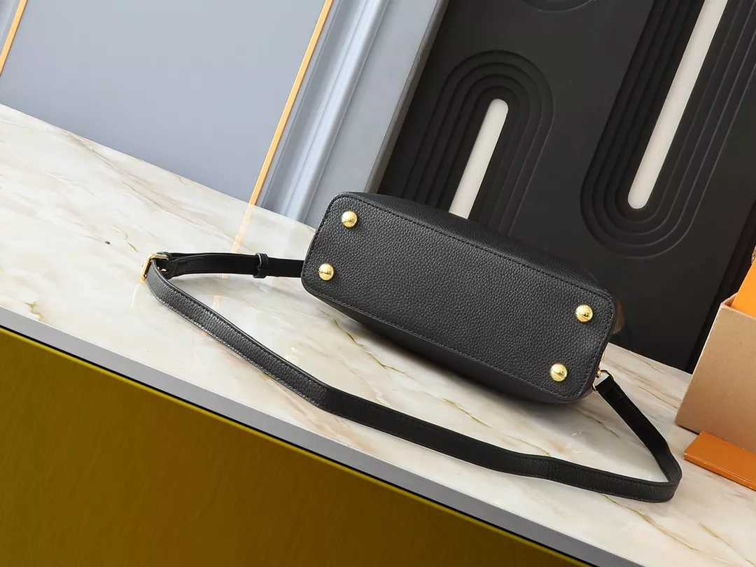 Louis Vuitton AAA Quality Messenger Bags For Women Affordable 6008