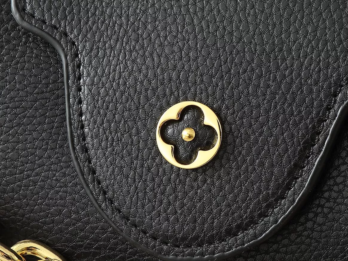 Louis Vuitton AAA Quality Messenger Bags For Women Affordable 6008