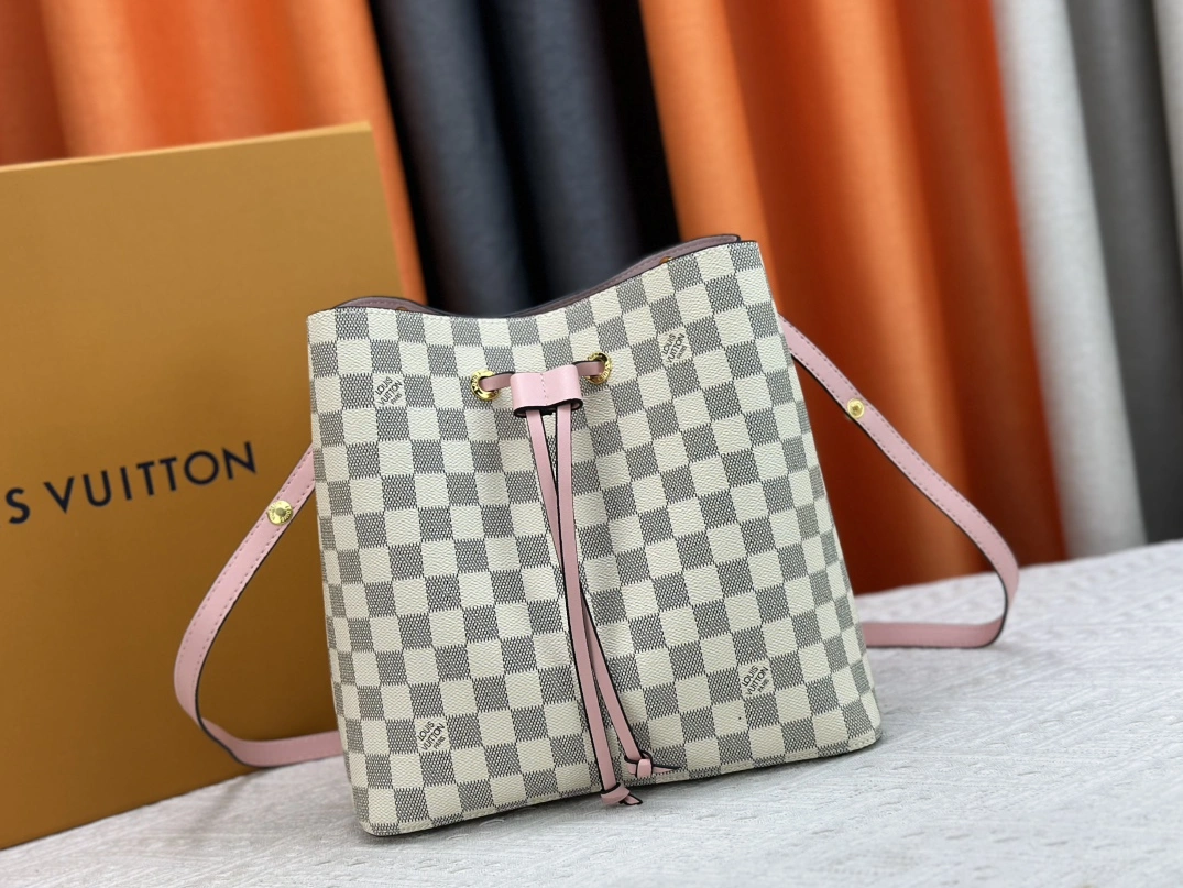 Louis Vuitton AAA Quality Messenger Bags For Women Affordable 7877