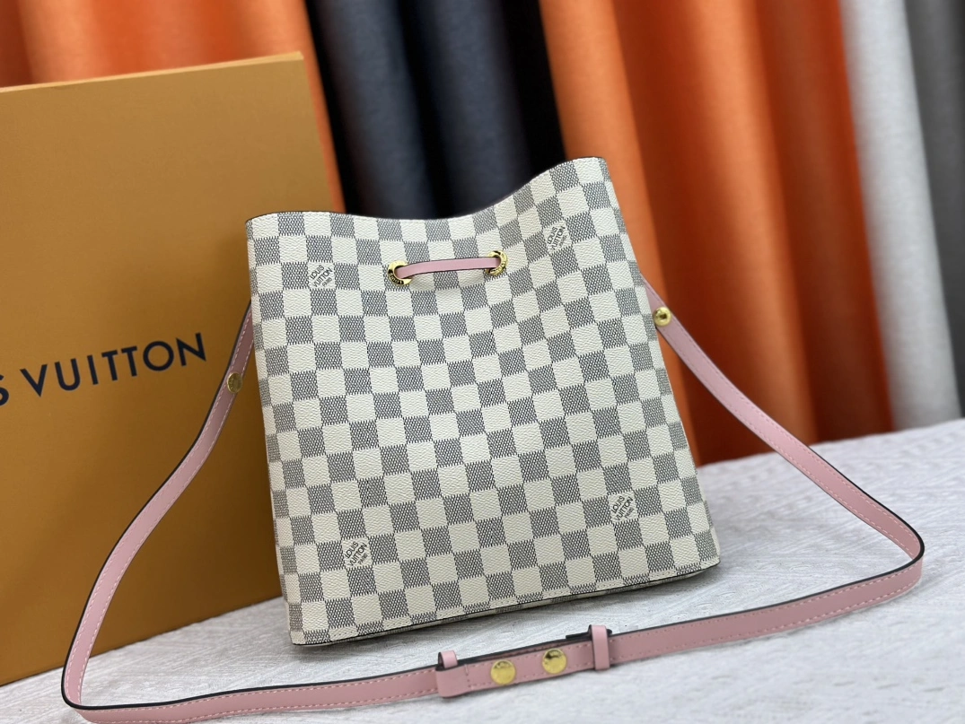 Louis Vuitton AAA Quality Messenger Bags For Women Affordable 7877