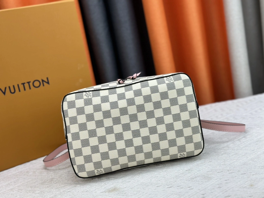 Louis Vuitton AAA Quality Messenger Bags For Women Affordable 7877