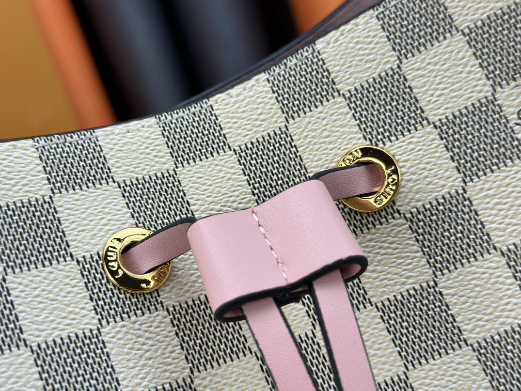 Louis Vuitton AAA Quality Messenger Bags For Women Affordable 7877