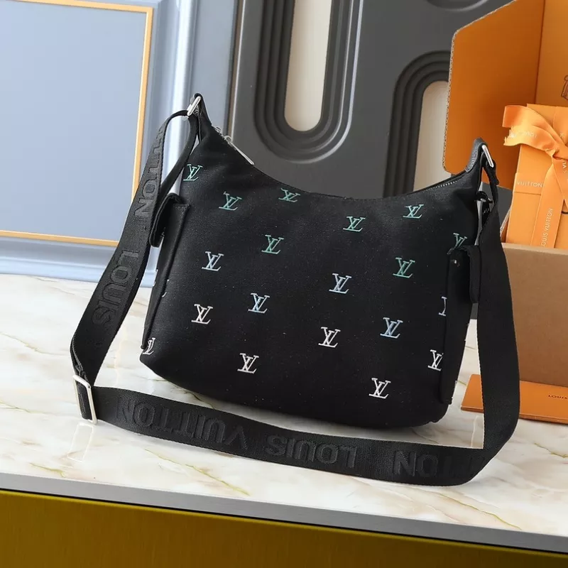 Louis Vuitton AAA Quality Messenger Bags For Women Affordable 8186