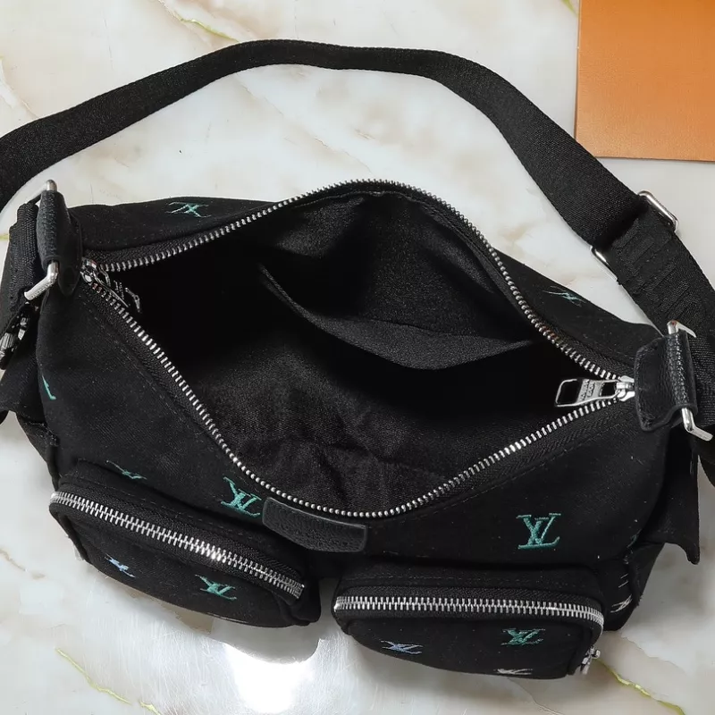 Louis Vuitton AAA Quality Messenger Bags For Women Affordable 8186