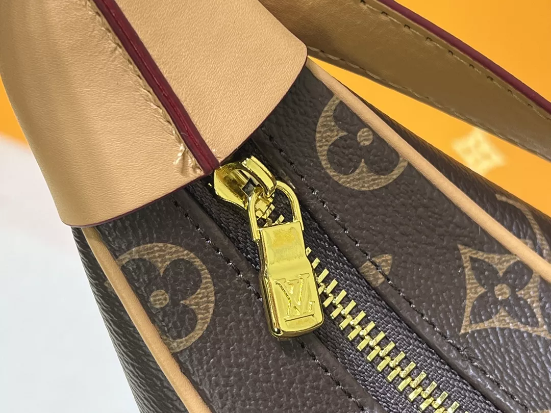 Louis Vuitton AAA Quality Messenger Bags For Women AllSeason 1934