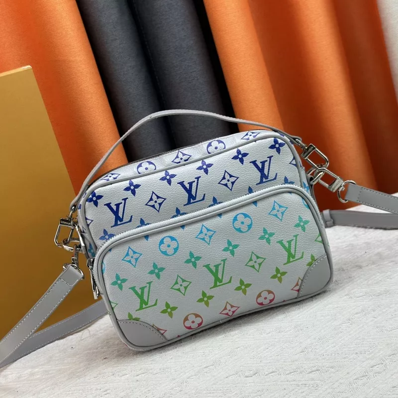 Louis Vuitton AAA Quality Messenger Bags For Women AllSeason 3191