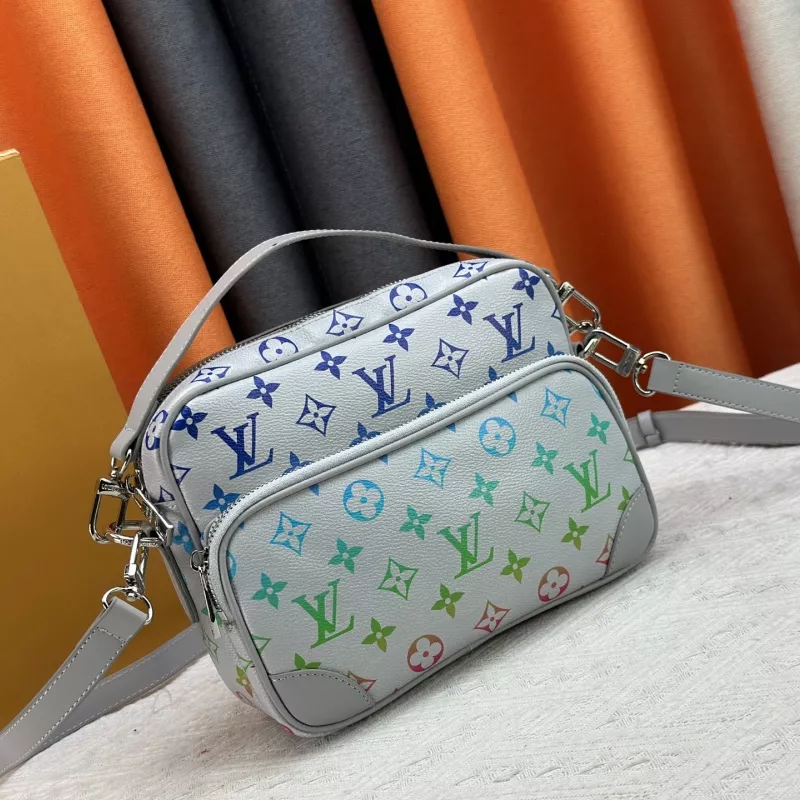 Louis Vuitton AAA Quality Messenger Bags For Women AllSeason 3191