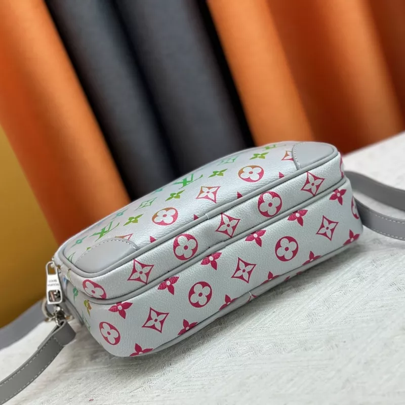 Louis Vuitton AAA Quality Messenger Bags For Women AllSeason 3191