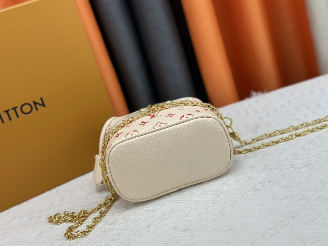 Louis Vuitton AAA Quality Messenger Bags For Women AllSeason 727