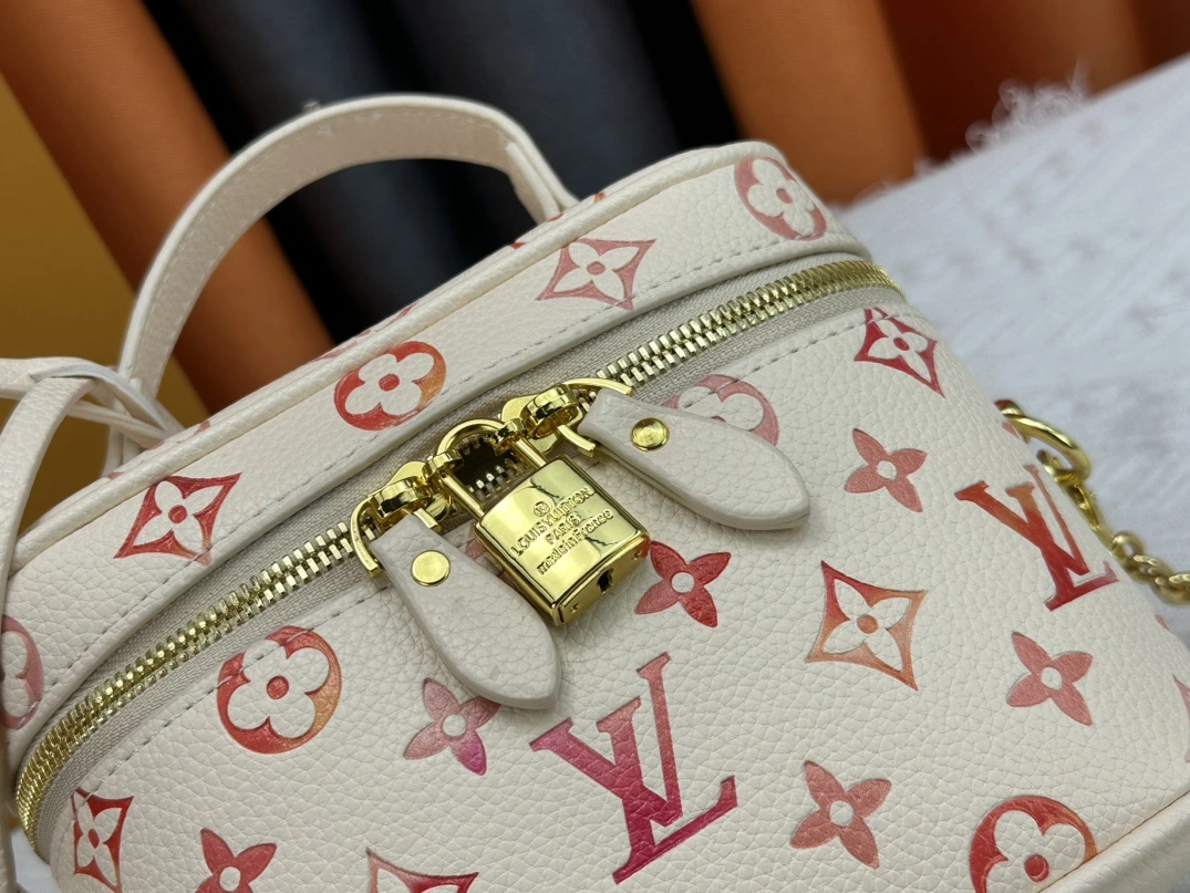 Louis Vuitton AAA Quality Messenger Bags For Women AllSeason 727