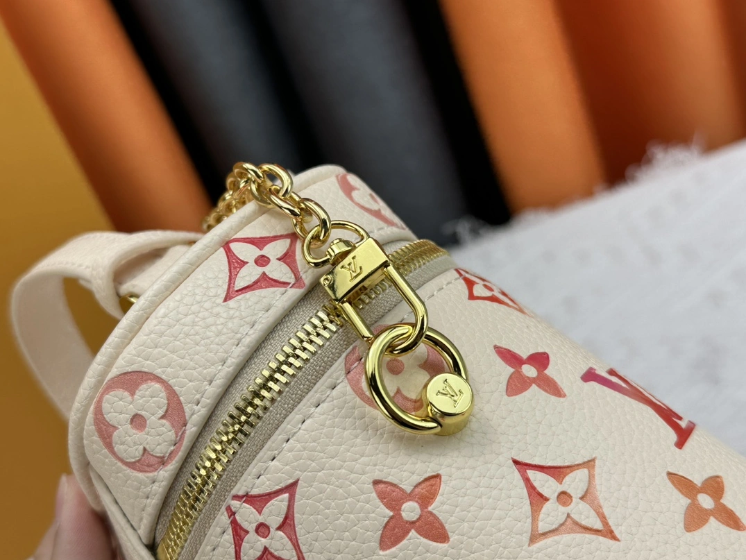 Louis Vuitton AAA Quality Messenger Bags For Women AllSeason 727