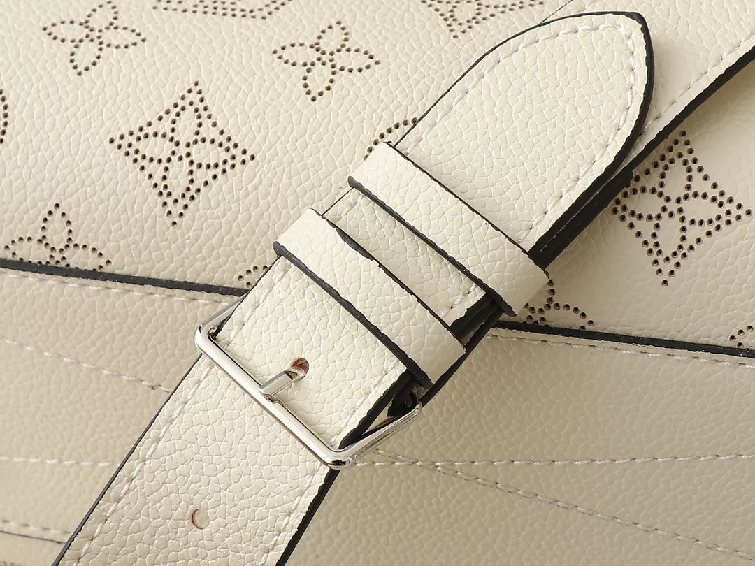 Louis Vuitton AAA Quality Messenger Bags For Women AllSeason 7710