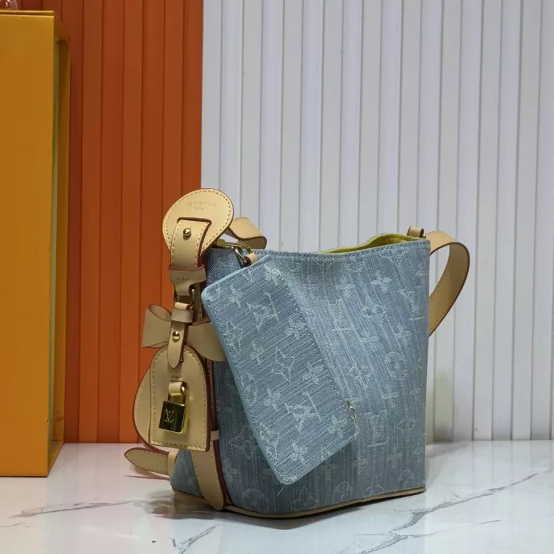 Louis Vuitton AAA Quality Messenger Bags For Women AllSeason 9654
