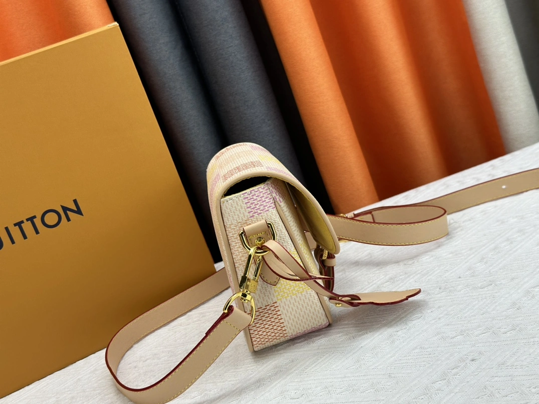 Louis Vuitton AAA Quality Messenger Bags For Women BestValue 1778