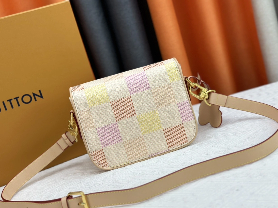 Louis Vuitton AAA Quality Messenger Bags For Women BestValue 1778