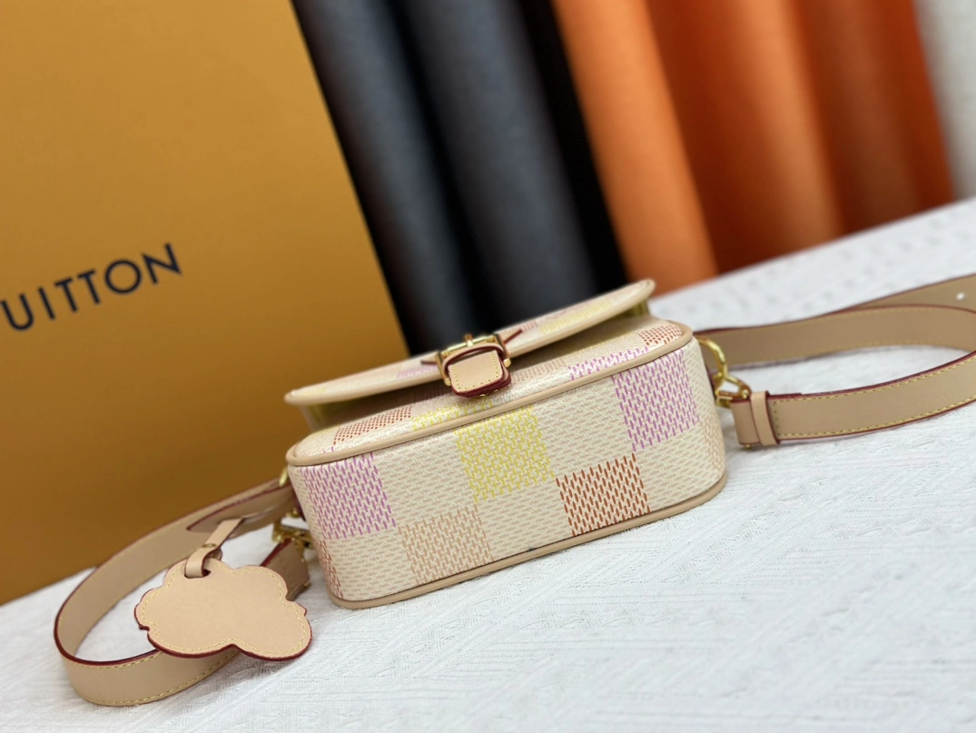 Louis Vuitton AAA Quality Messenger Bags For Women BestValue 1778