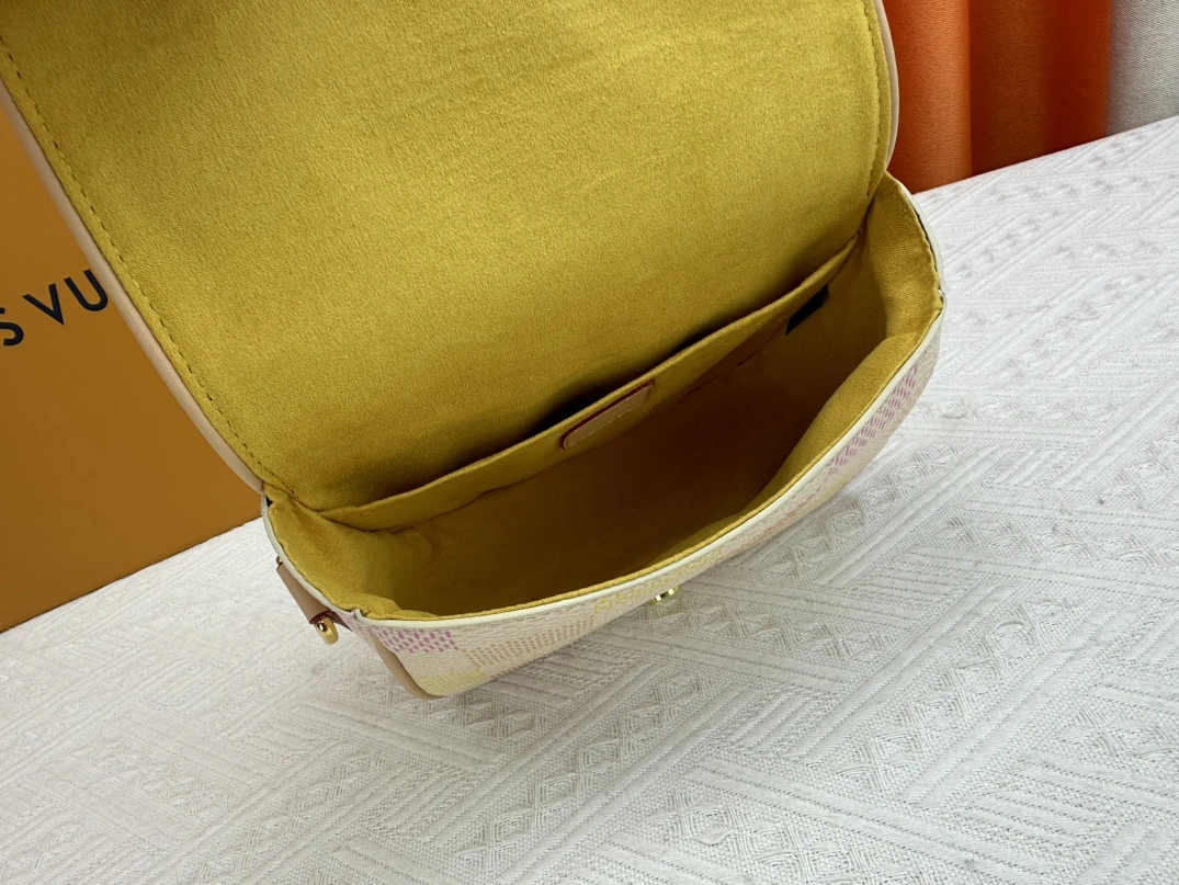 Louis Vuitton AAA Quality Messenger Bags For Women BestValue 1778