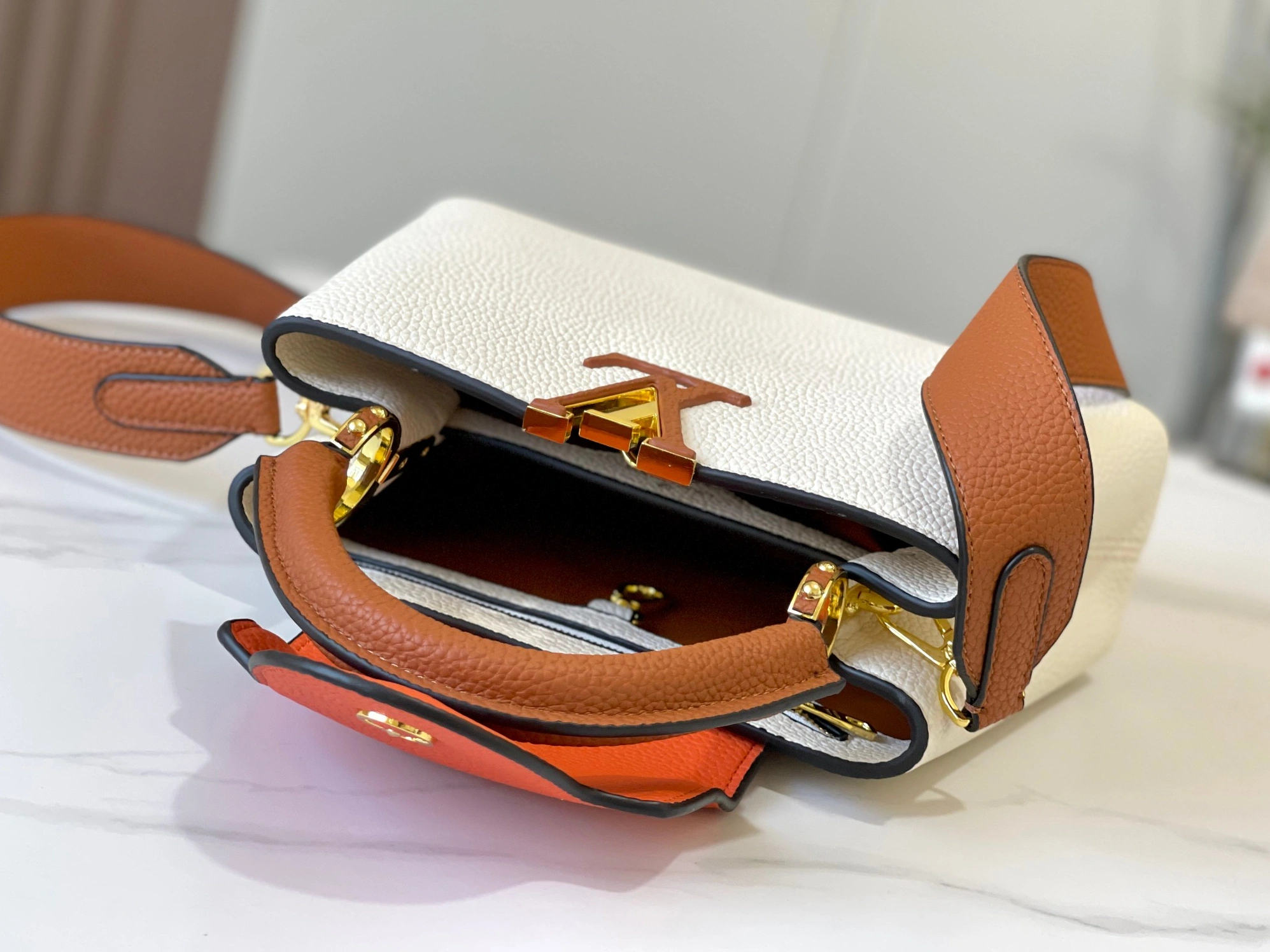 Louis Vuitton AAA Quality Messenger Bags For Women Bold 229