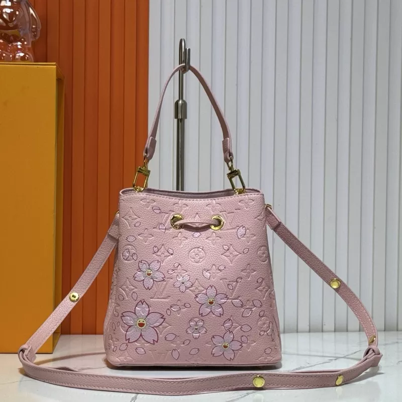 Louis Vuitton AAA Quality Messenger Bags For Women Bold 6258