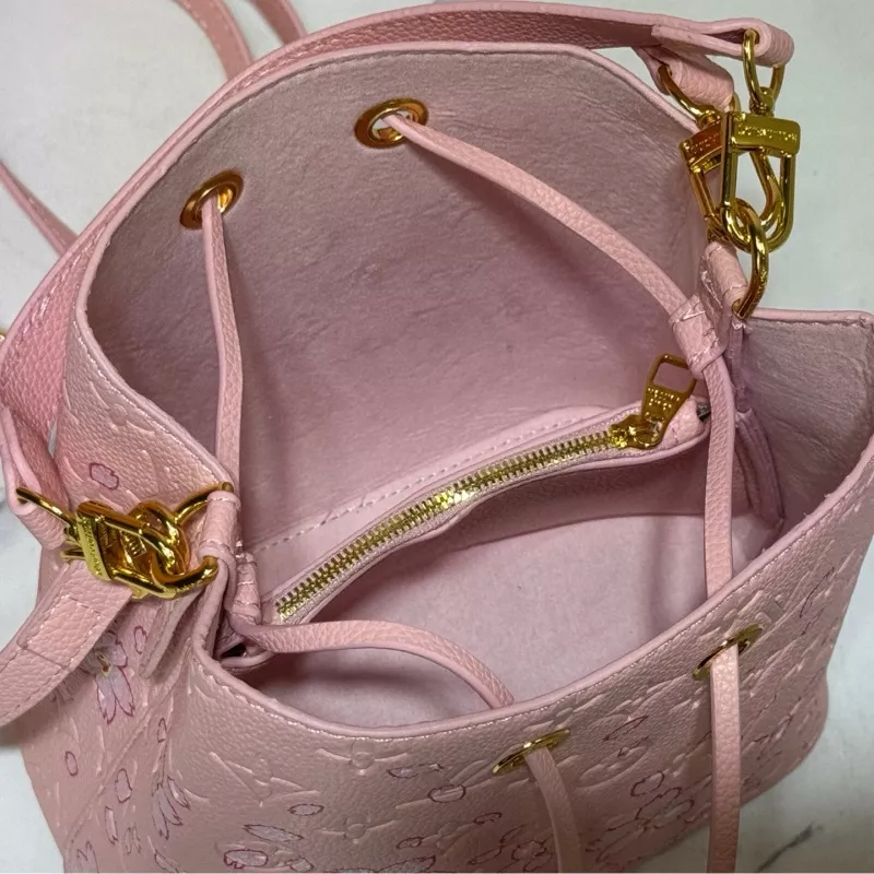 Louis Vuitton AAA Quality Messenger Bags For Women Bold 6258