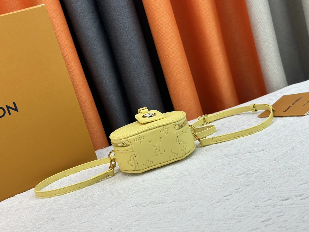 Louis Vuitton AAA Quality Messenger Bags For Women Bold 631