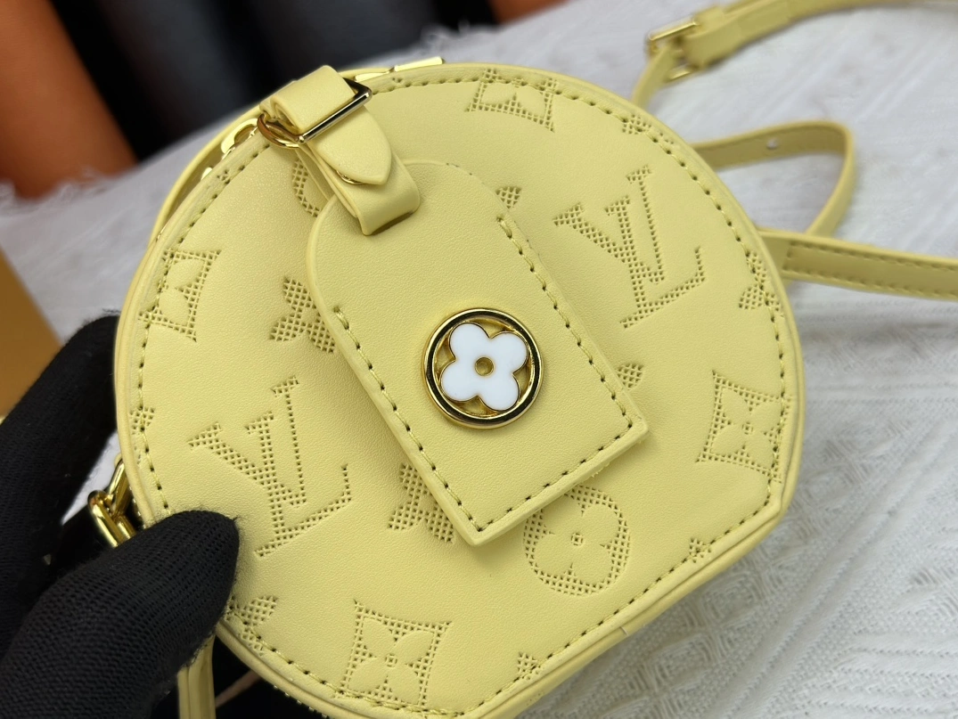 Louis Vuitton AAA Quality Messenger Bags For Women Bold 631