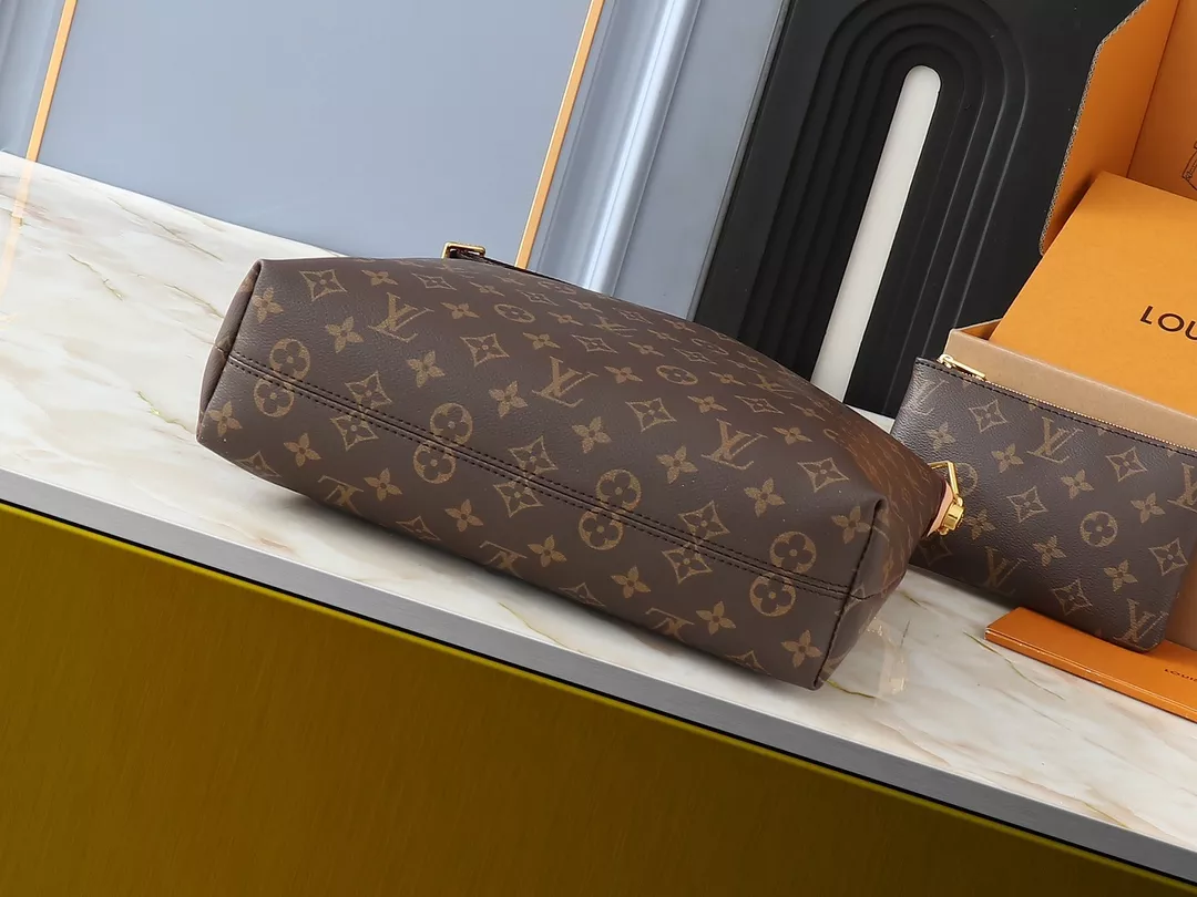 Louis Vuitton AAA Quality Messenger Bags For Women Breathable 3682