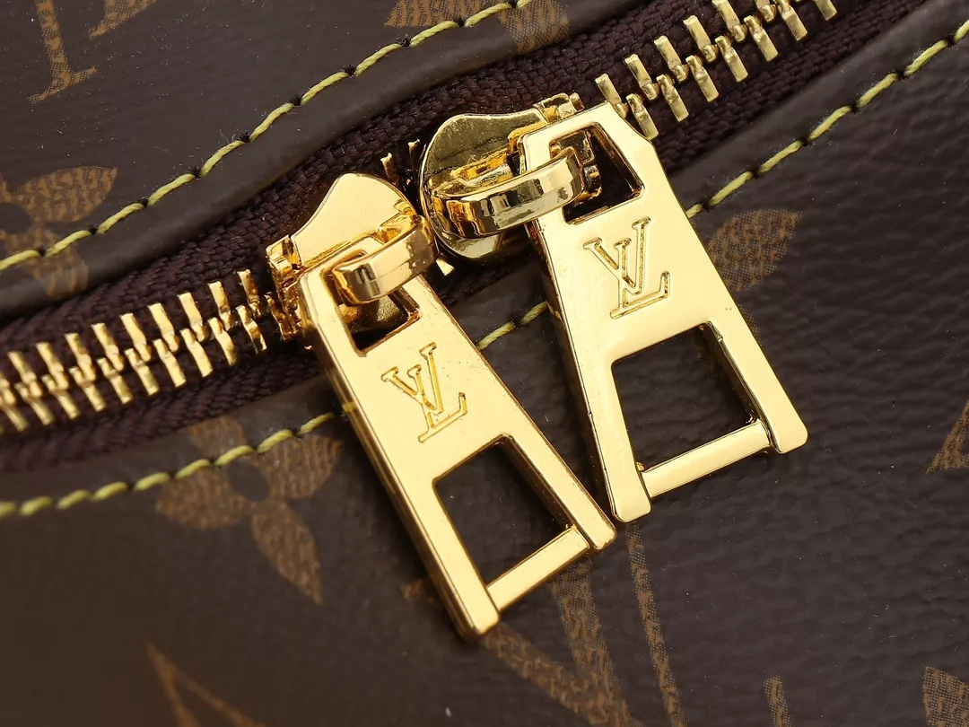 Louis Vuitton AAA Quality Messenger Bags For Women Breathable 3682