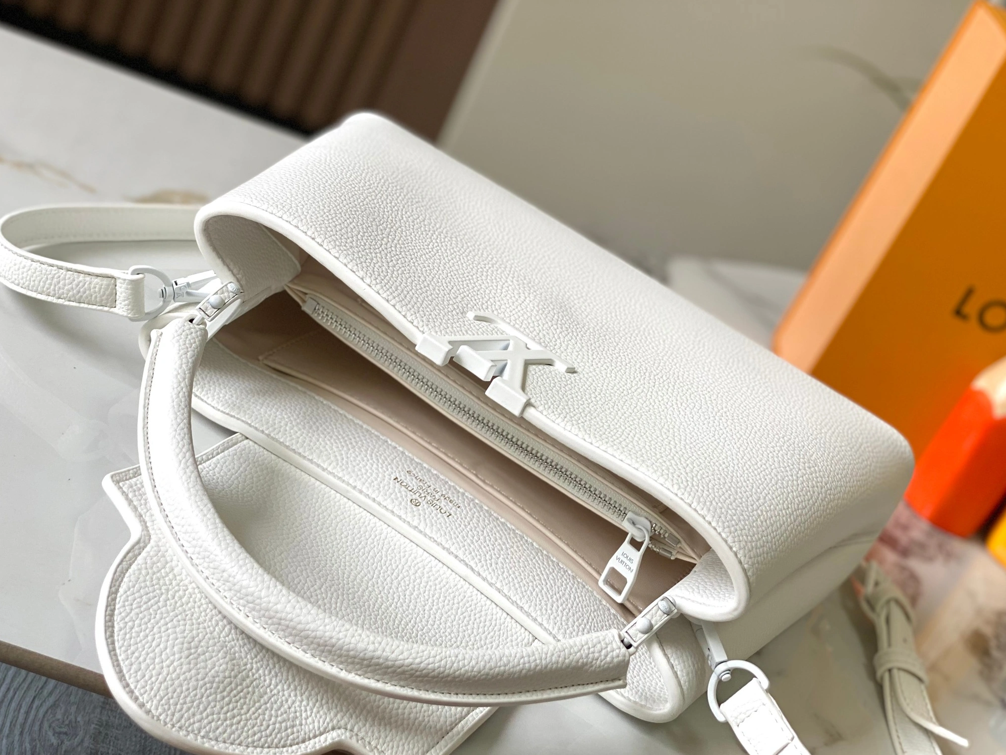 Louis Vuitton AAA Quality Messenger Bags For Women Breathable 4426