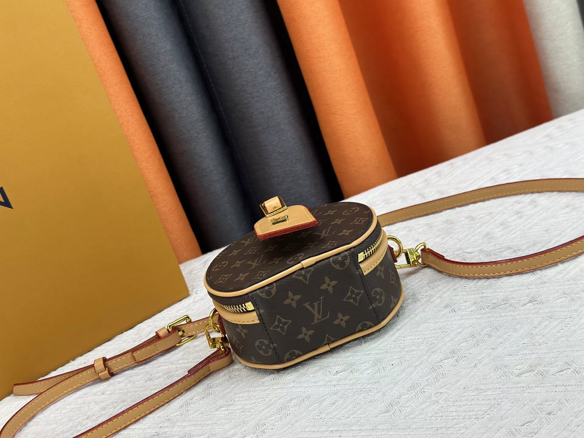 Louis Vuitton AAA Quality Messenger Bags For Women Breathable 5904