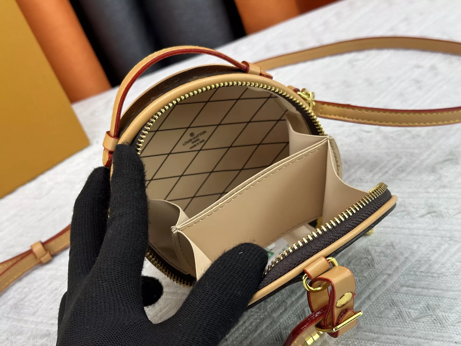 Louis Vuitton AAA Quality Messenger Bags For Women Breathable 5904