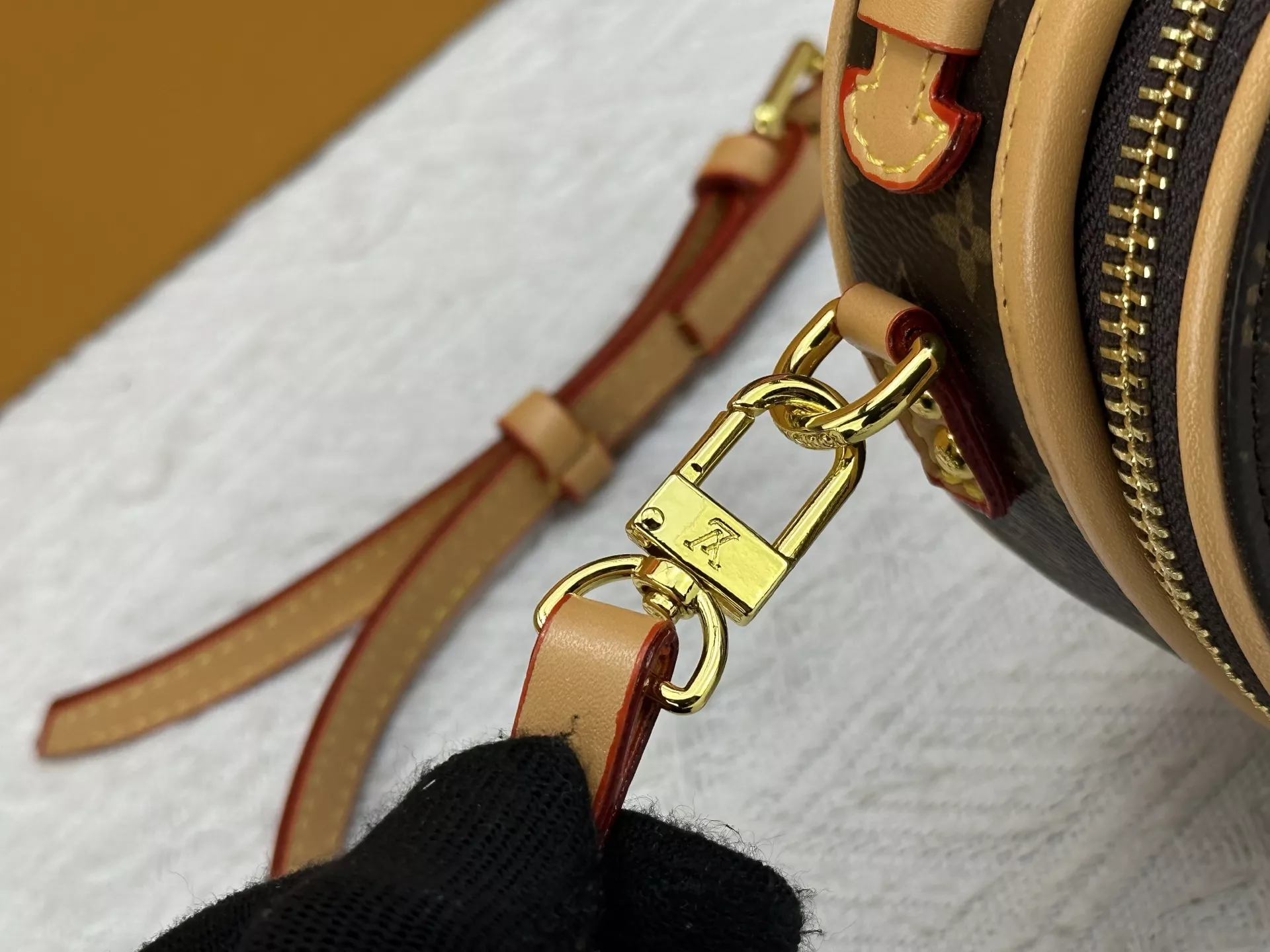 Louis Vuitton AAA Quality Messenger Bags For Women Breathable 5904