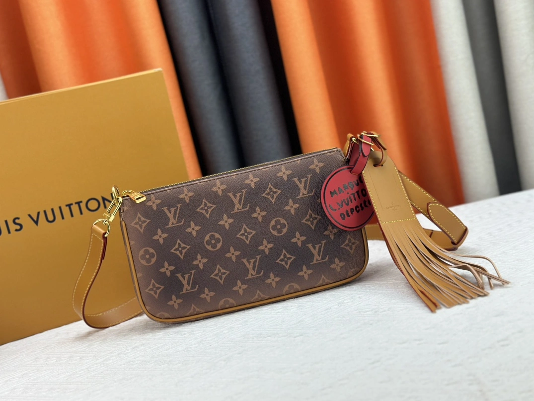 Louis Vuitton AAA Quality Messenger Bags For Women Breathable 8014